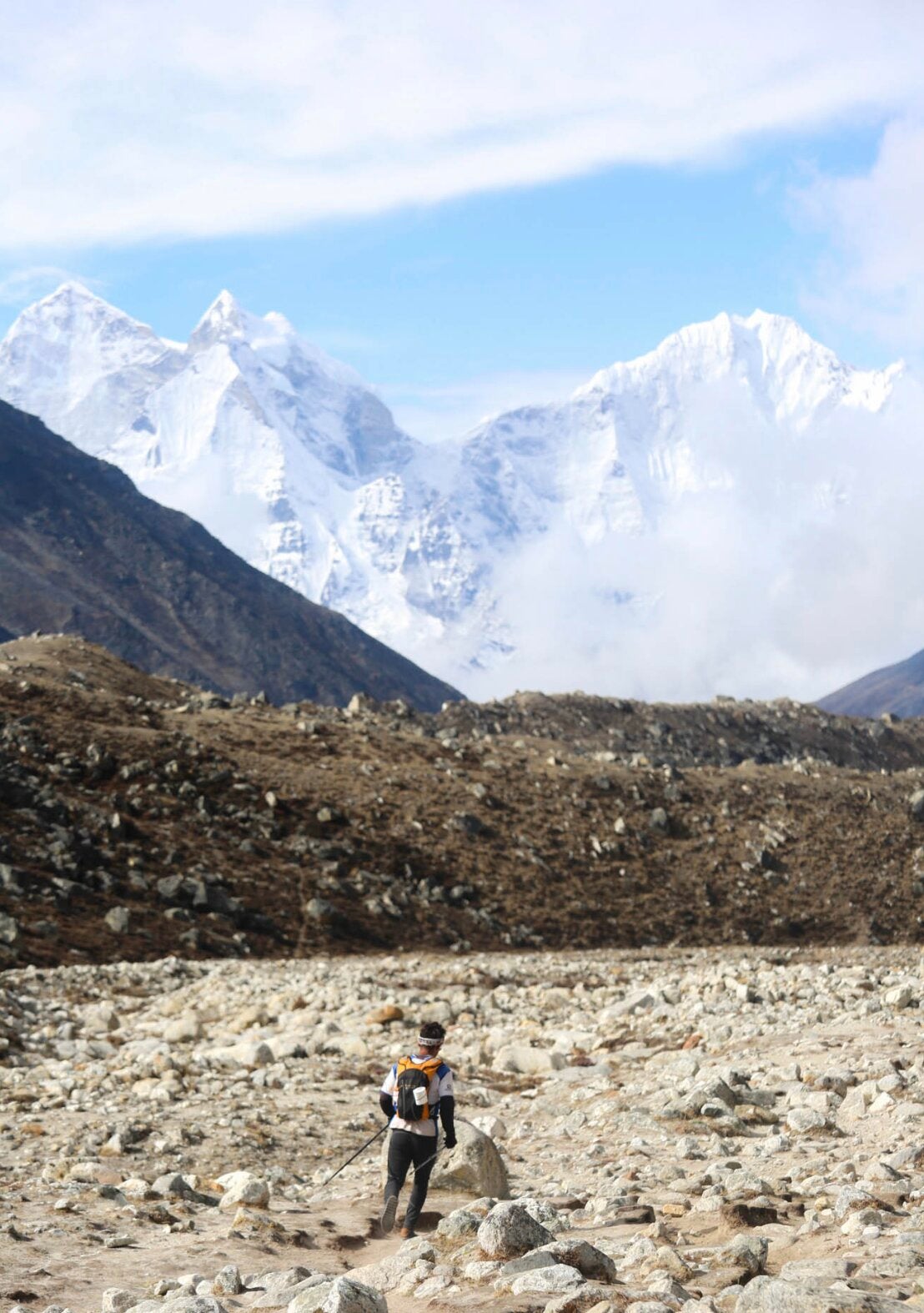 Everest Marathon. Es la carrera más alta del mundo, según la organización de los récord Guinness. Se recorre a 5.000 metros y es tan exigente que un par de días antes de la cita los corredores deben realizarse un exhaustivo chequeo y diversos análisis para saber si son capaces de adaptarse a la altitud. El precio para los participantes es también prohibitivo; asciende hasta los 30.000 euros. 
