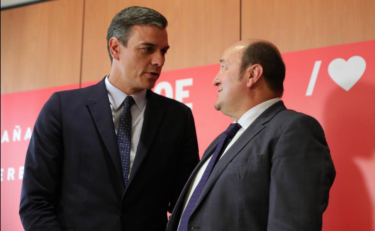 Pedro Sánchez y Andoni Ortuzar (PNV).