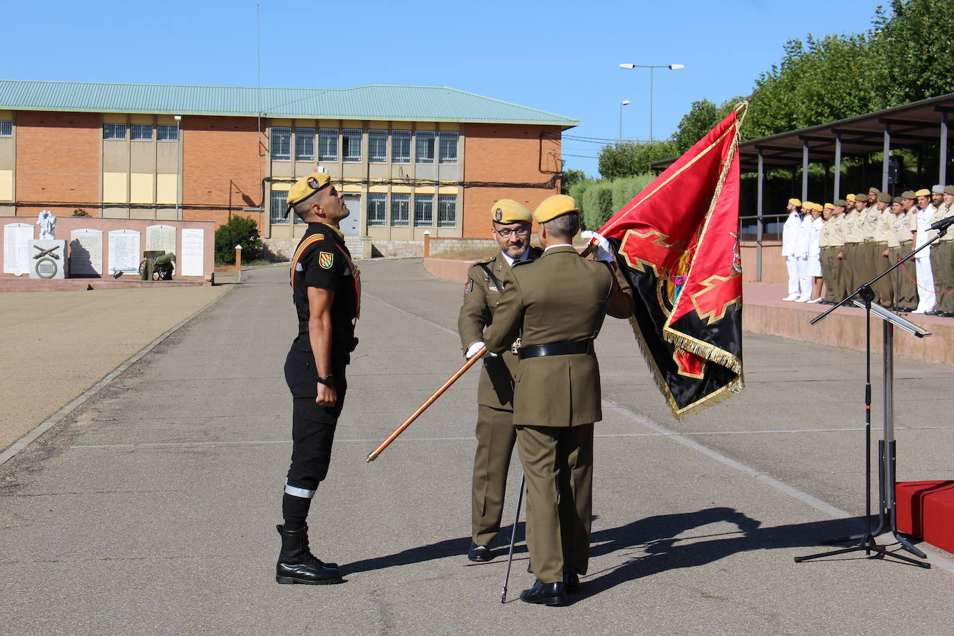 Fotos: Relevo en el mando del V Batallón de la UME