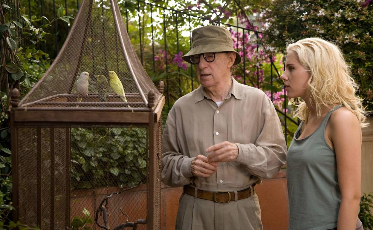 Scarlett Johanson y Woody Allen, en una escena de 'Vicky Cristina Barcelona'.