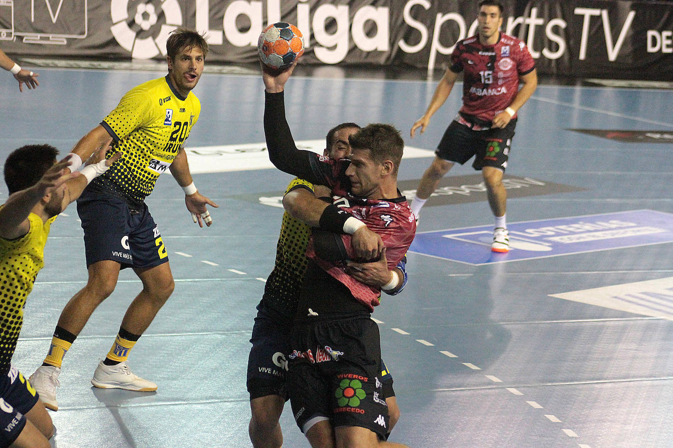 Fotos: Derrota del Abanca Ademar ante Bidasoa Irún