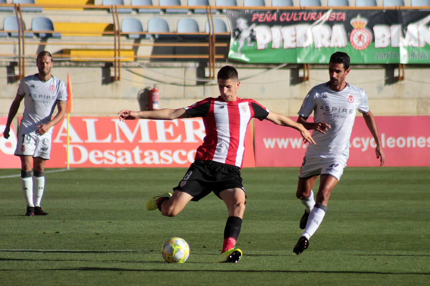Fotos: La Cultural vence al Bilbao Athletic