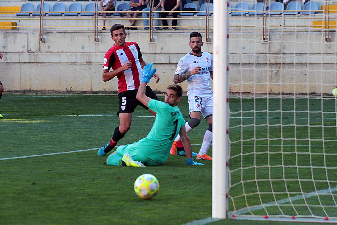 Fotos: La Cultural vence al Bilbao Athletic