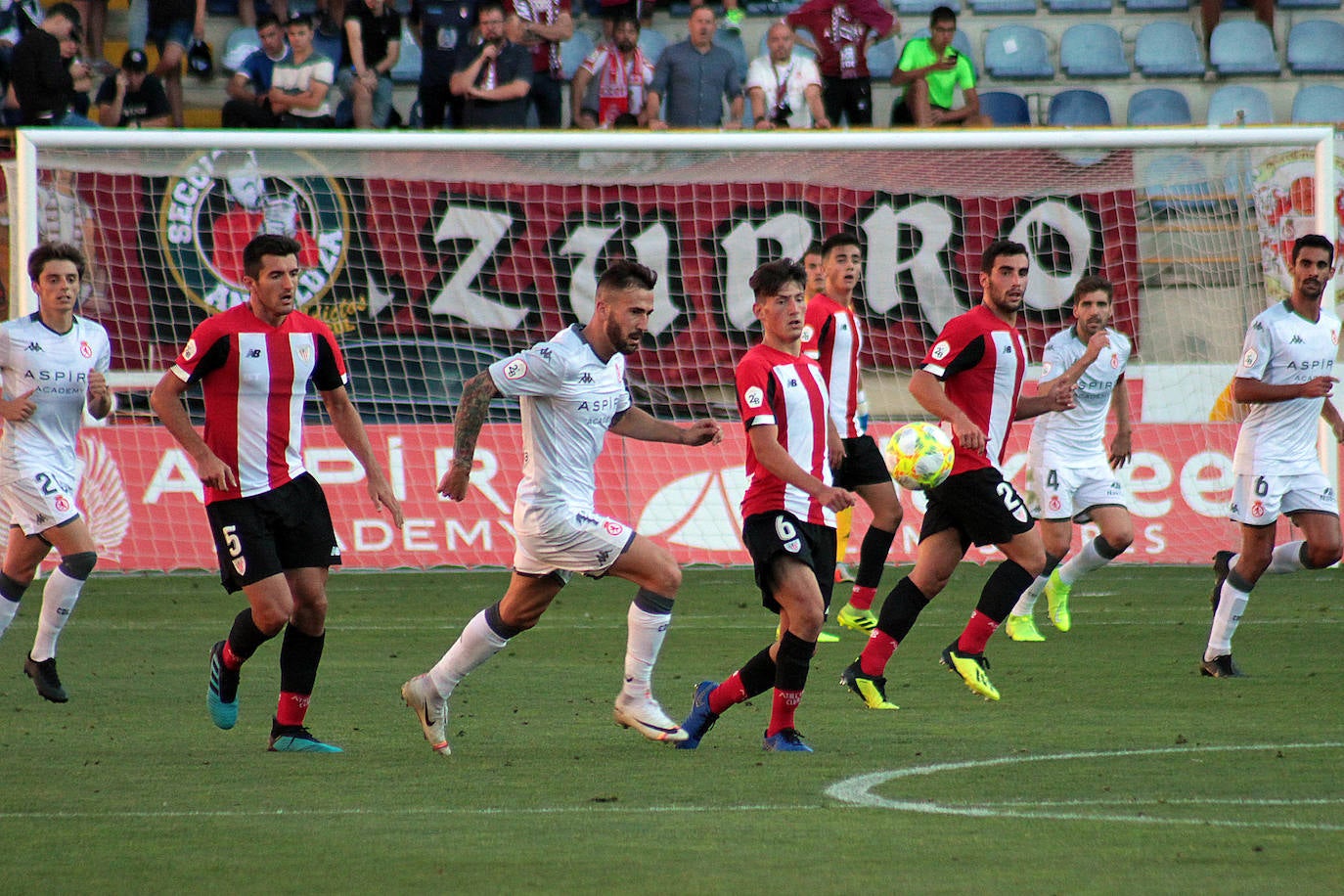Fotos: La Cultural vence al Bilbao Athletic