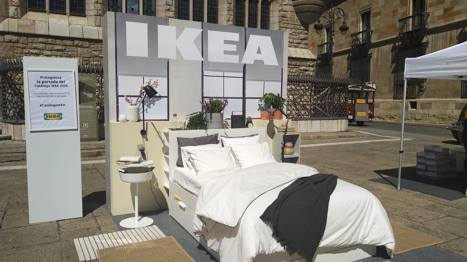 Fotos: Ikea instala una cama en Botines