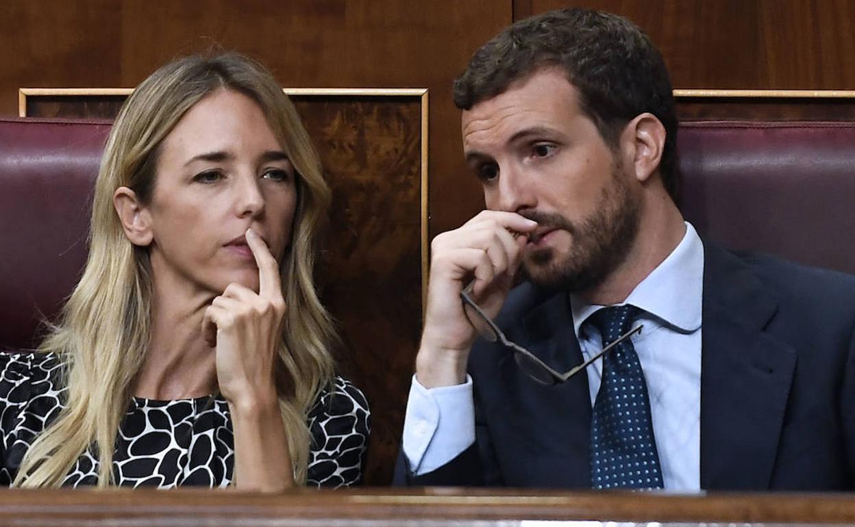 Álvarez de Toledo (i) y Pablo Casado. 