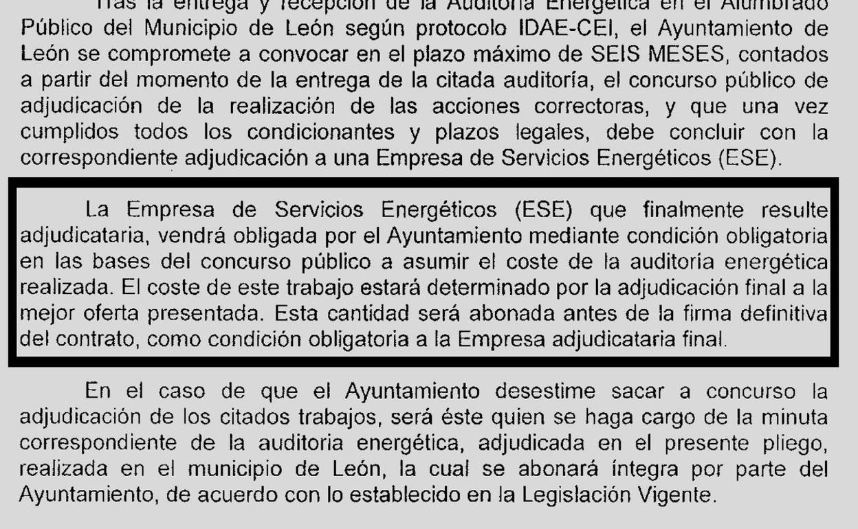 Documento del pliego en el que se advertía que, de forma obligatoria, la empresa adjudicataria e la iluminación de la ciudad debería abonar el coste del estudio previo. El Ayuntamiento 'olvidó' incluir ese requerimiento en el nuevo pliego perdiendo de este modo 63.000 euros.