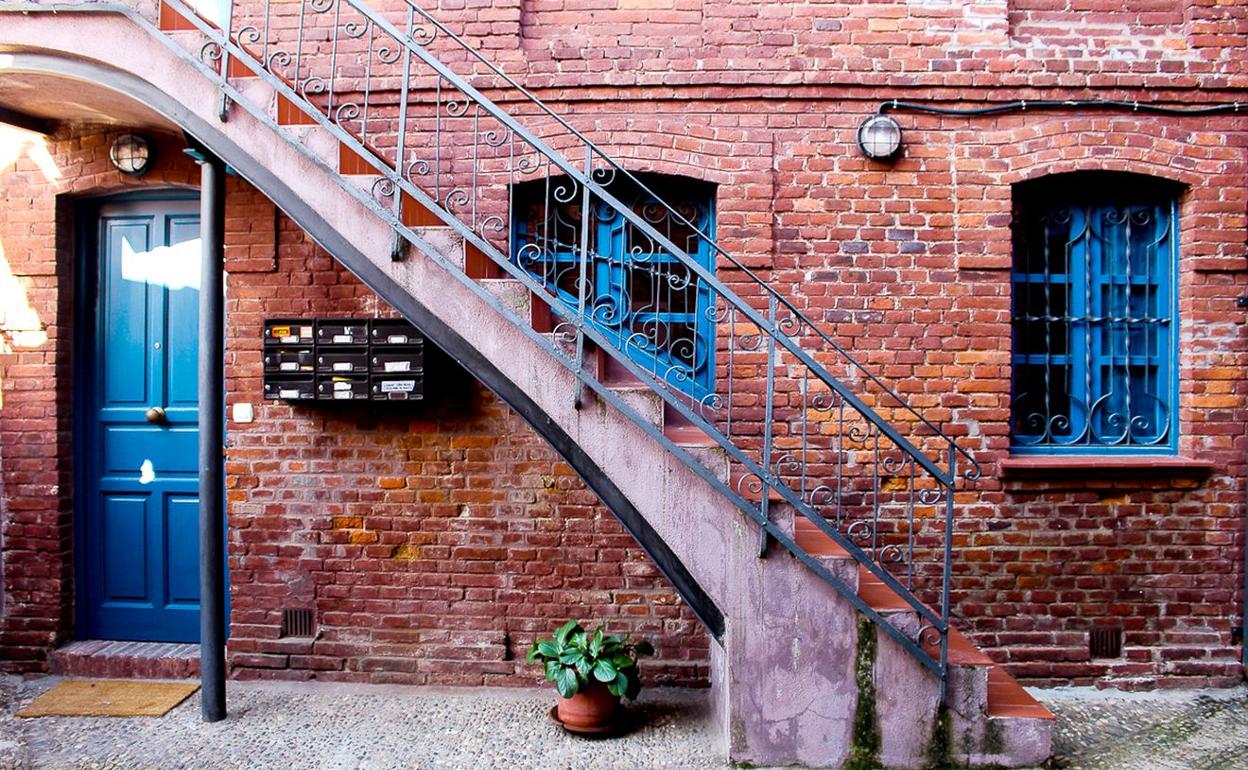 Imagen de la fachada interior de 'Little England', en pleno casco histórico de León.