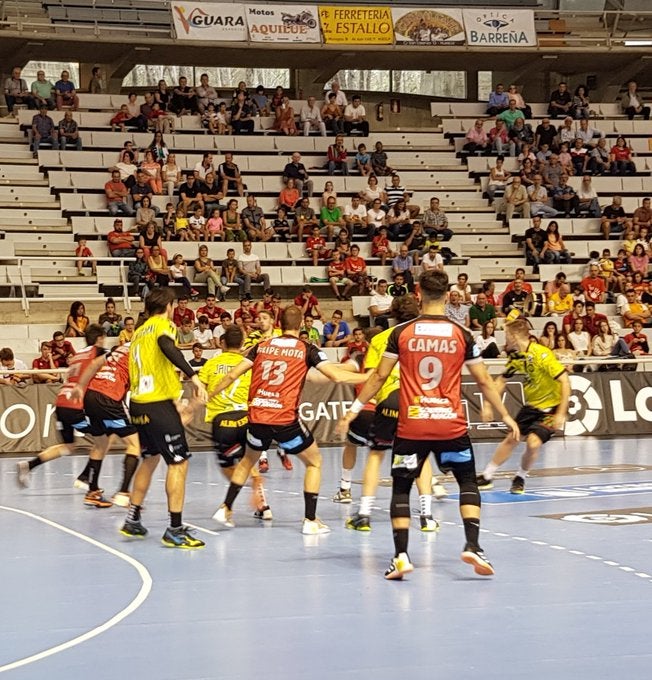 Fotos: Triunfo del Ademar en Huesca