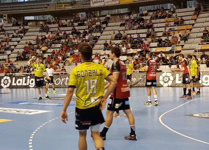 Fotos: Triunfo del Ademar en Huesca