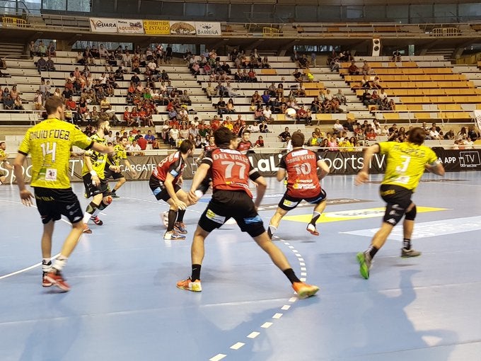 Fotos: Triunfo del Ademar en Huesca