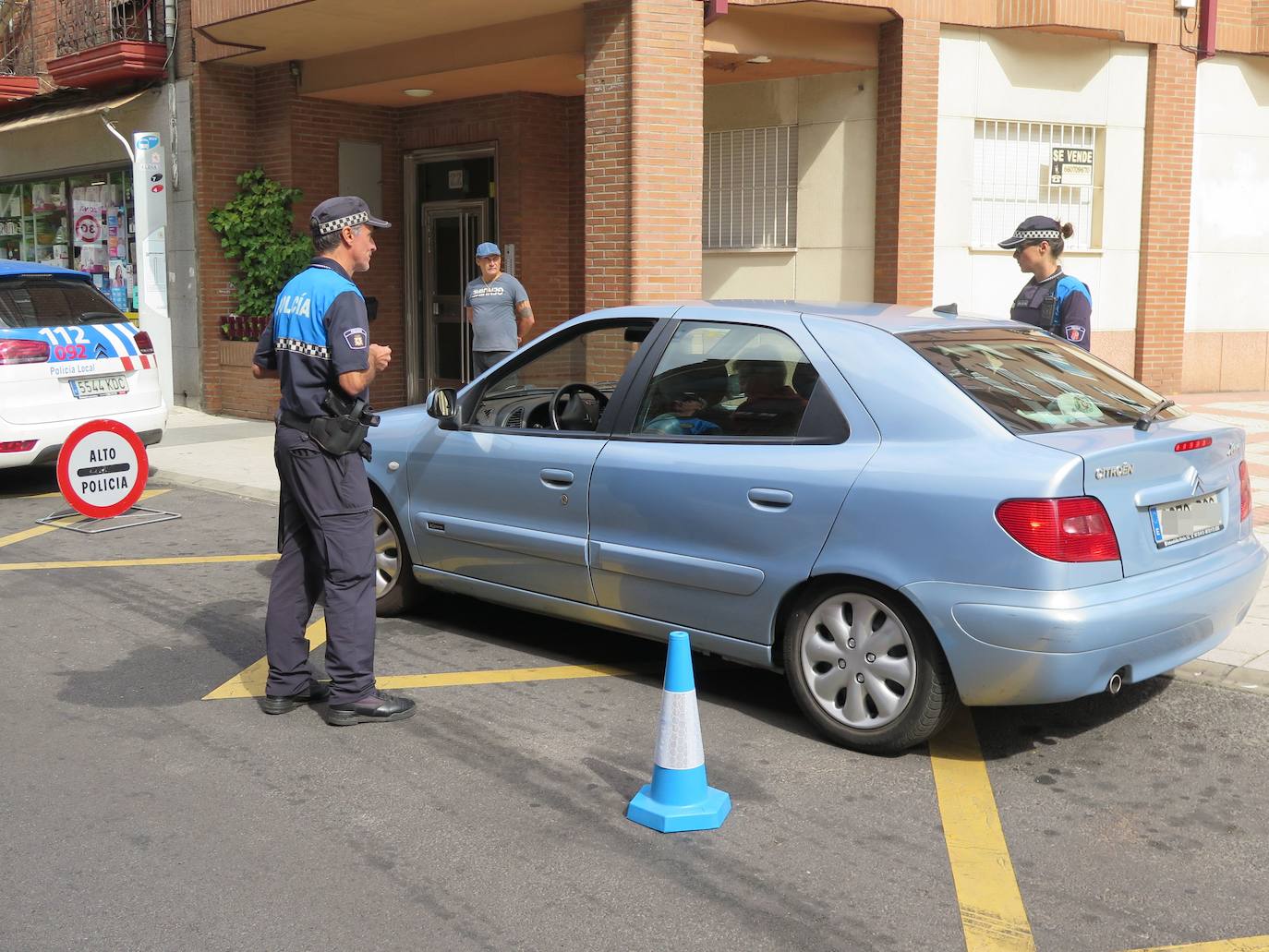 Fotos: La Policía Local de León inica la campaña de control de distracciones al volante