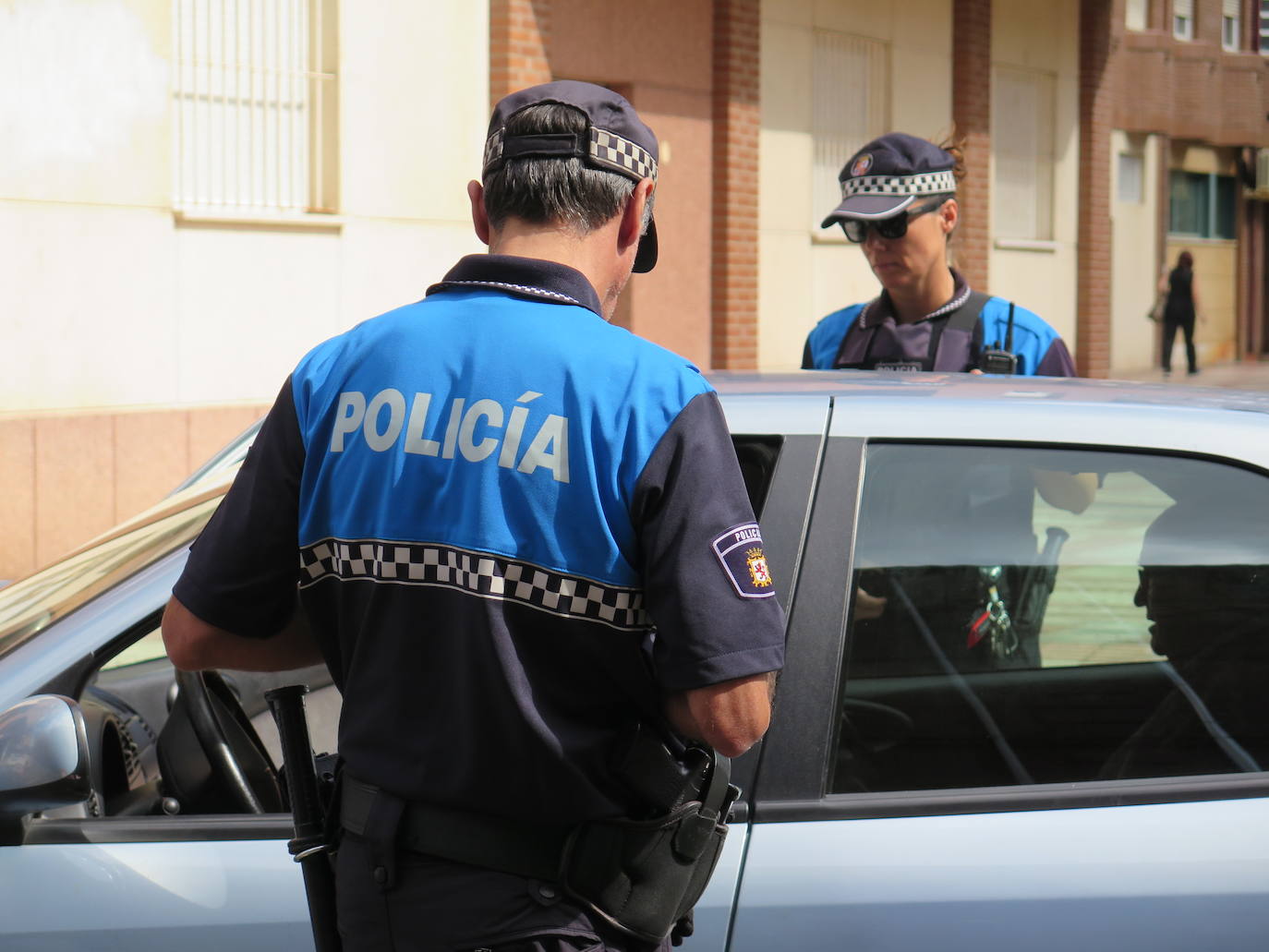 Fotos: La Policía Local de León inica la campaña de control de distracciones al volante