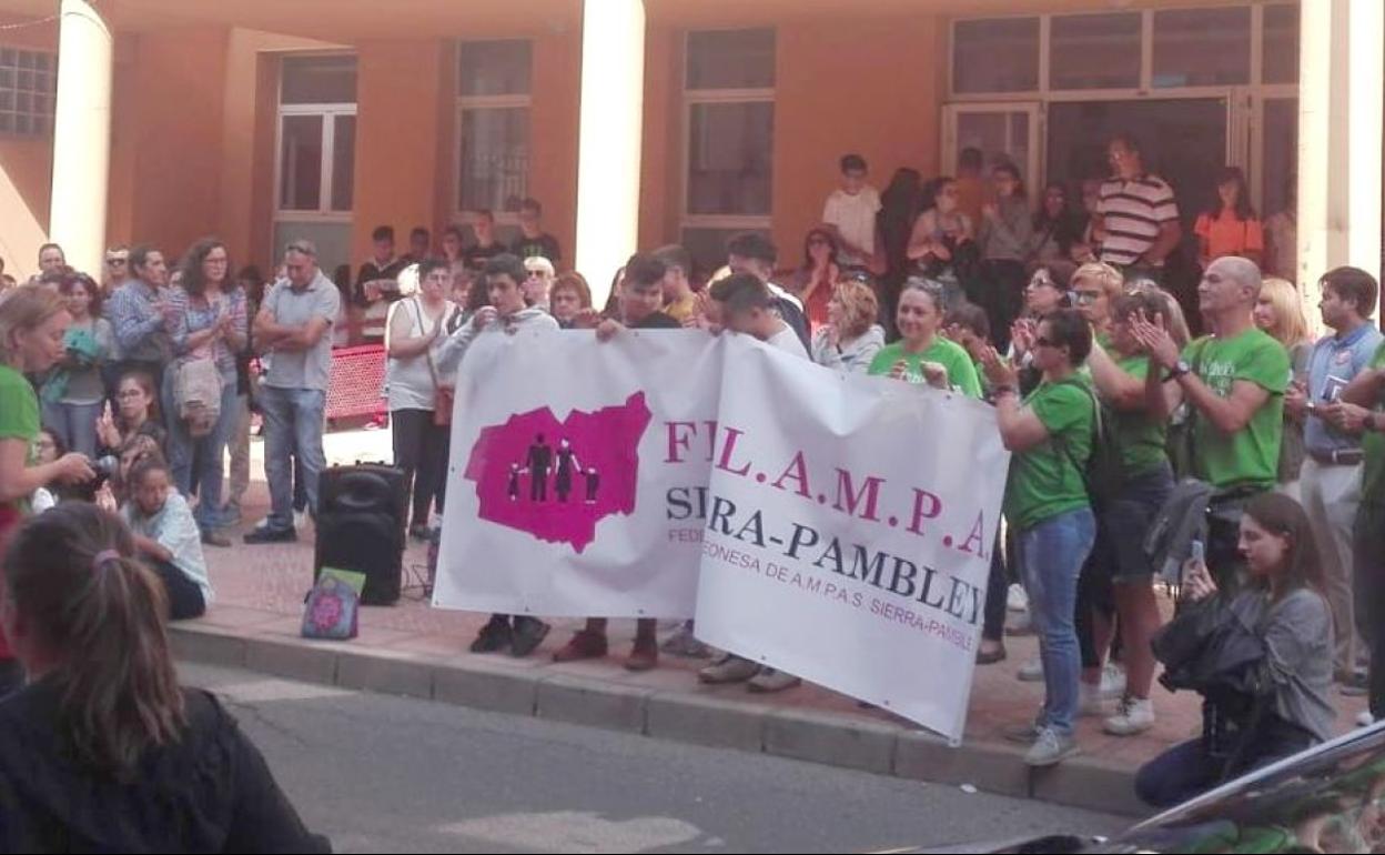 Imagen de la concentración realizada este lunes en Valencia de don Juan.