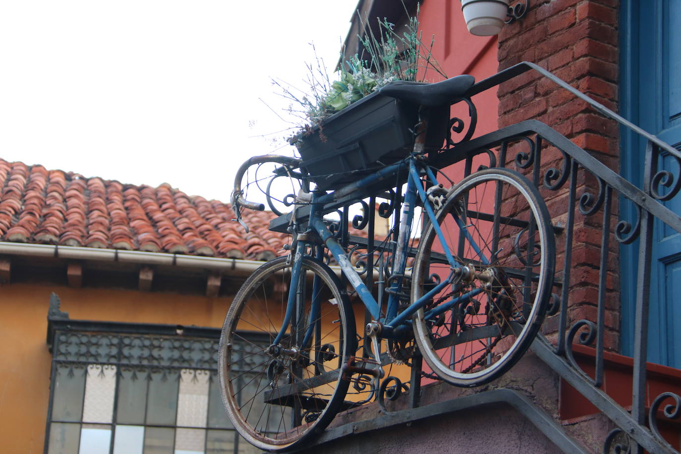 Fotos: Nace ‘El 8 de Serranos’ en la ‘Little England’ de León