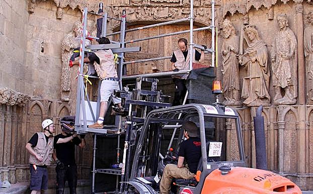 Retirada de las 23 esculturas.