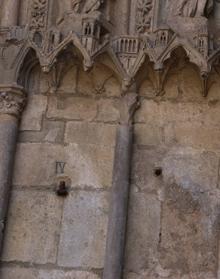 Imagen secundaria 2 - Fachada desnuda de la Catedral de León.