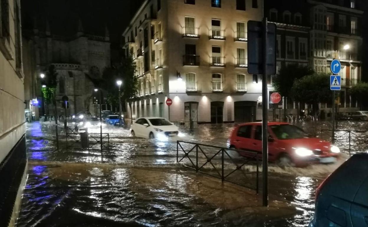 La calle Marqués del Duero, con la iglesia al fondo. 