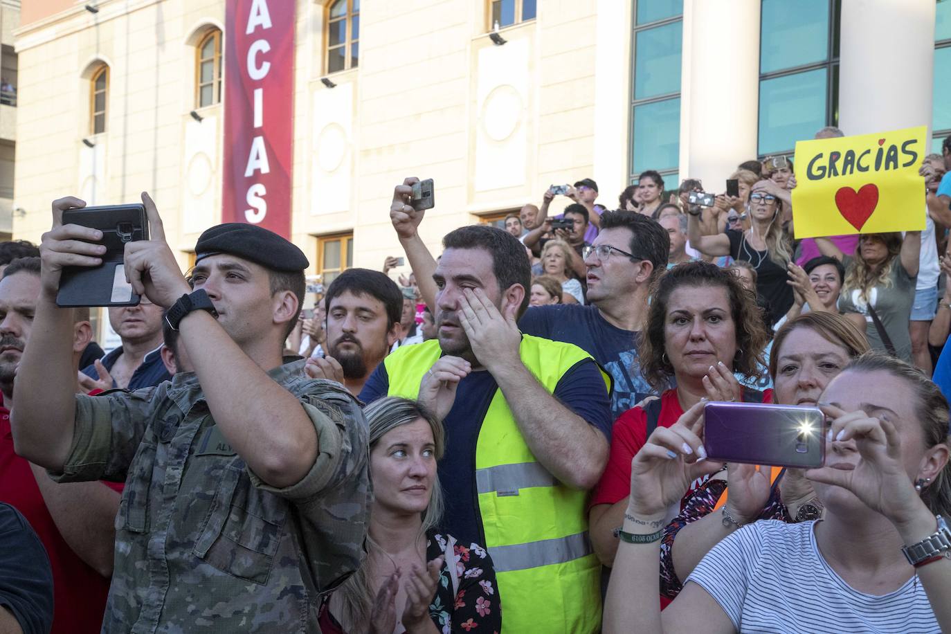 Los 1.400 efectivos y 400 medios materiales que la Unidad Militar de Emergencias (UME) y el resto de las Fuerzas Armadas desplegaron en la Región comienzan el regreso a sus bases tras rebajarse el nivel de emergencia