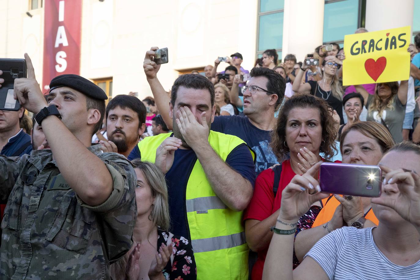Los 1.400 efectivos y 400 medios materiales que la Unidad Militar de Emergencias (UME) y el resto de las Fuerzas Armadas desplegaron en la Región comienzan el regreso a sus bases tras rebajarse el nivel de emergencia