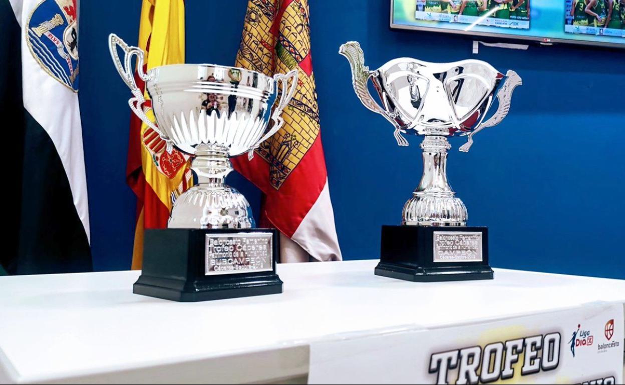 Imagen del trofeo que pone fin a la pretemporada del Pajariel Bembibre.