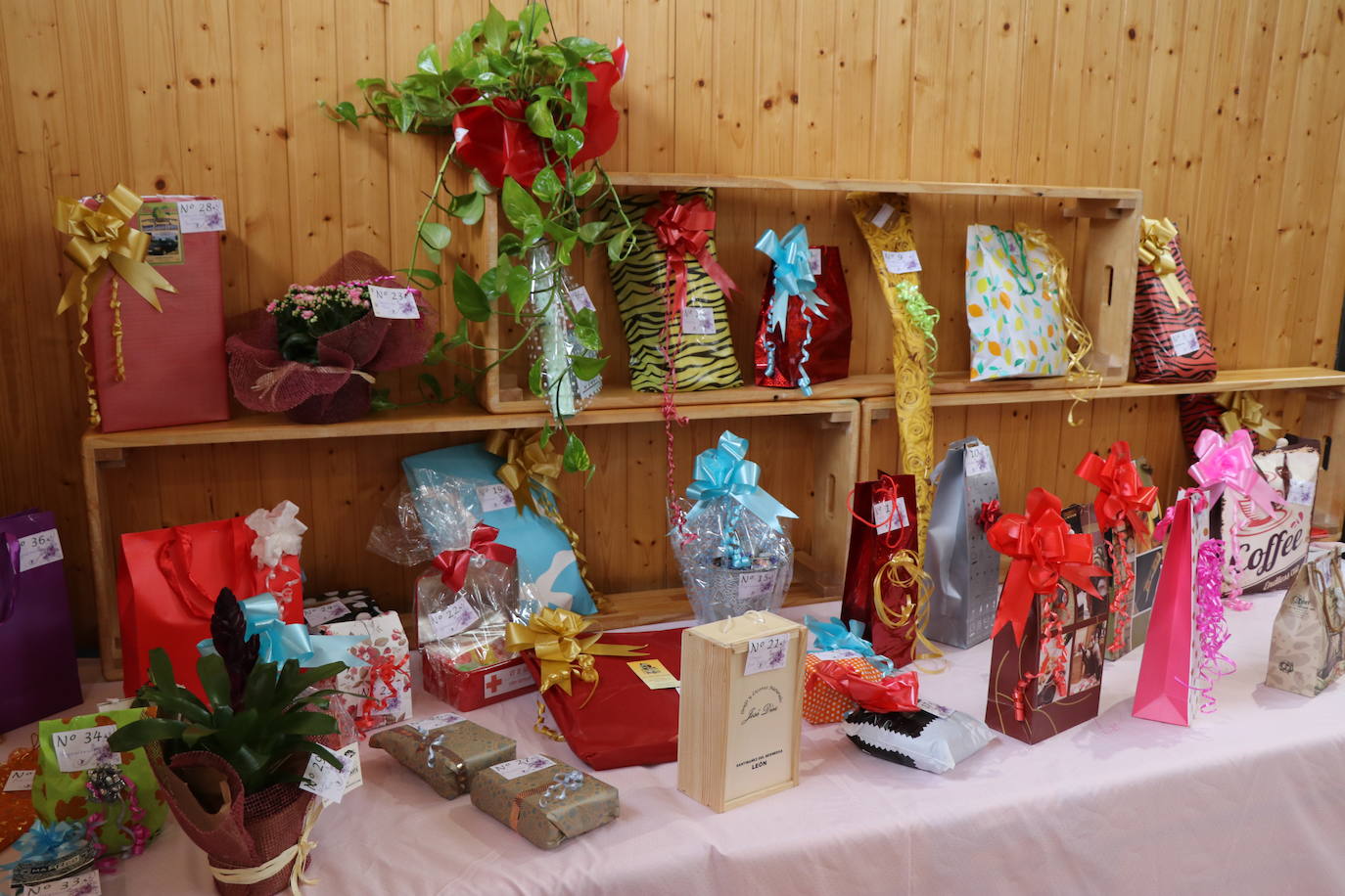 Fotos: Cuatro encuentro de bolilleras en Lorenzana