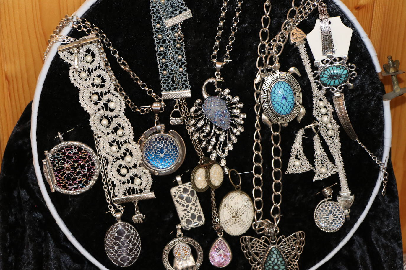 Fotos: Cuatro encuentro de bolilleras en Lorenzana