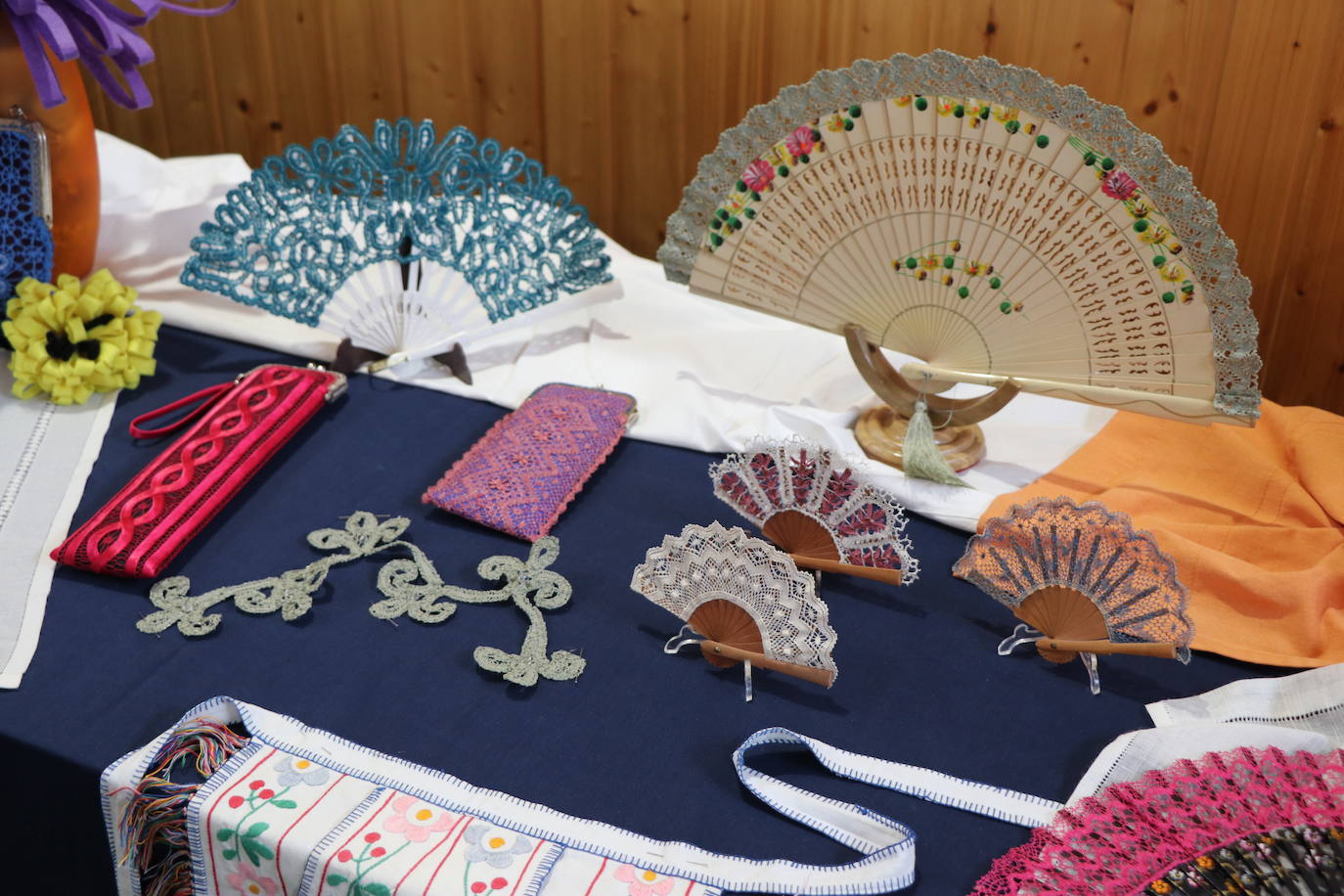 Fotos: Cuatro encuentro de bolilleras en Lorenzana