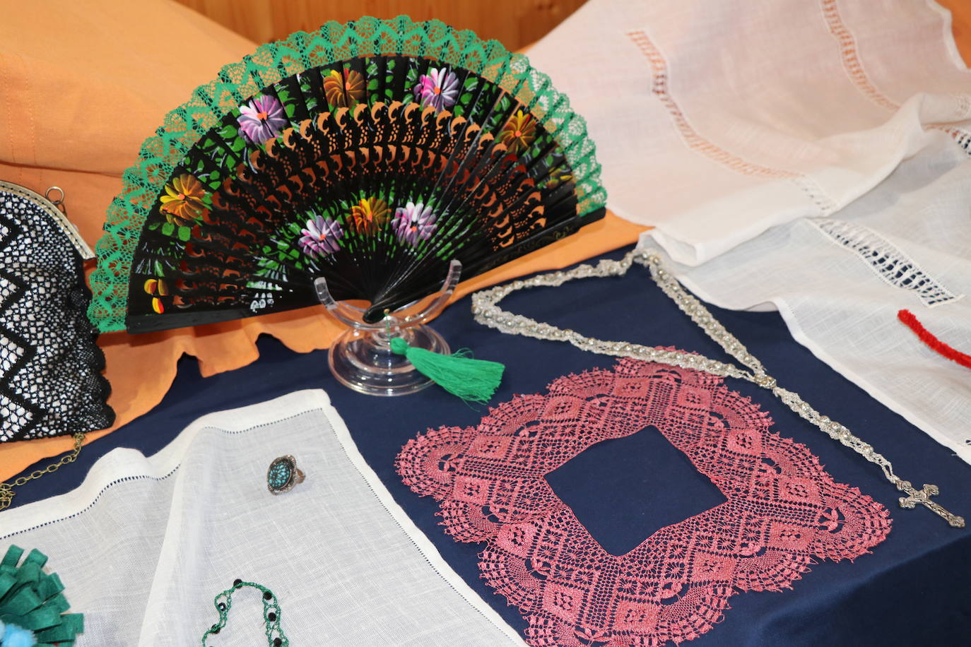 Fotos: Cuatro encuentro de bolilleras en Lorenzana