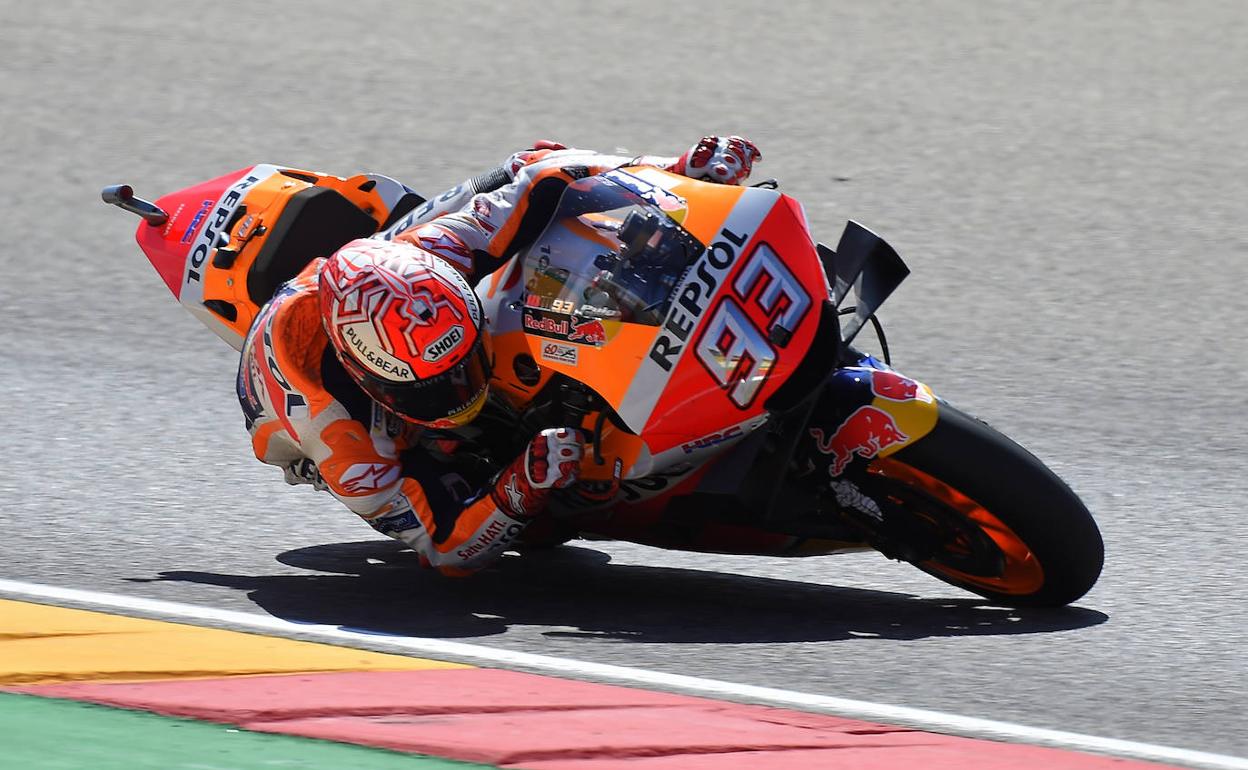 Marc Marquez durante la clasificación del Gran Premio de Aragón de MotoGP, en el circuito de Alcañiz (Teruel).