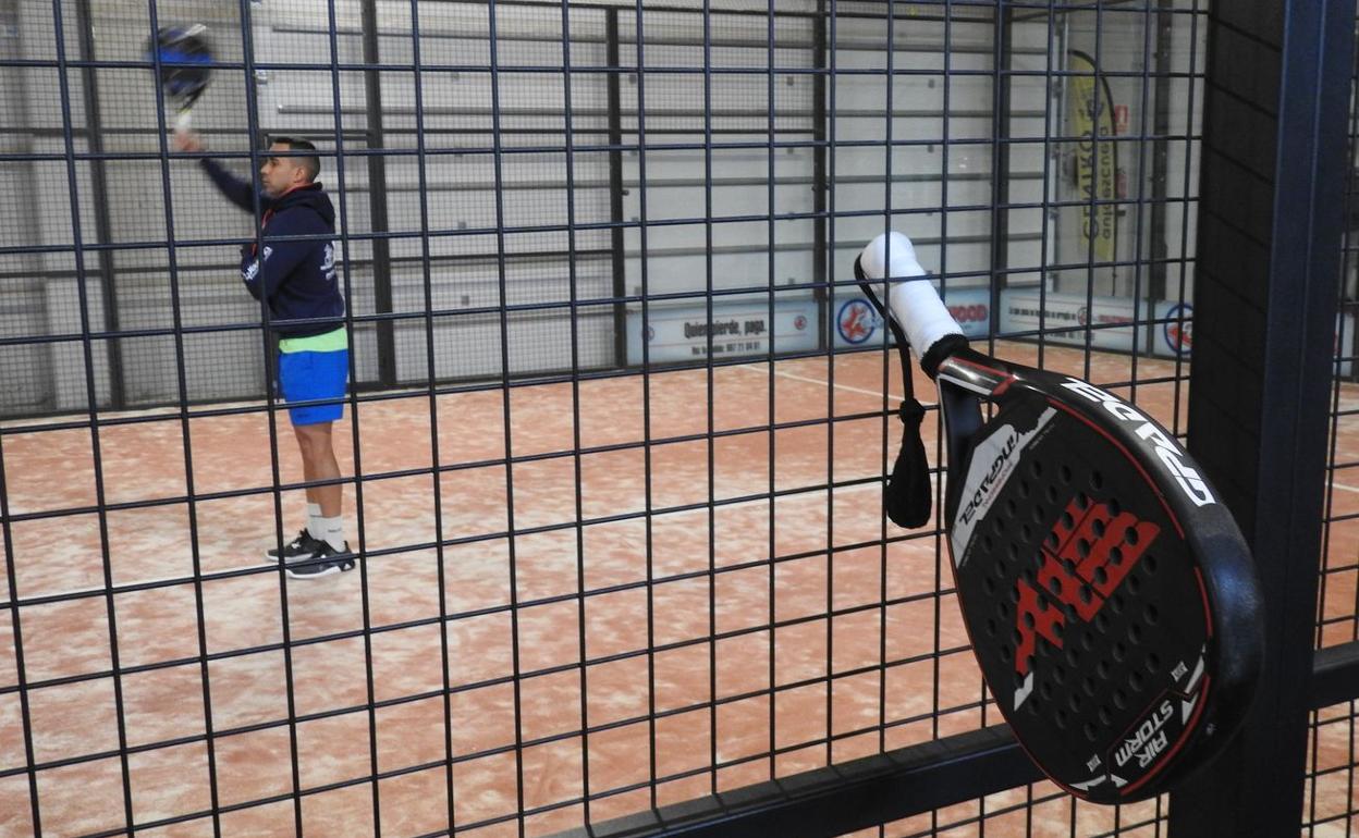 Imagen de archivo de un torneo de pádel de leonoticias.