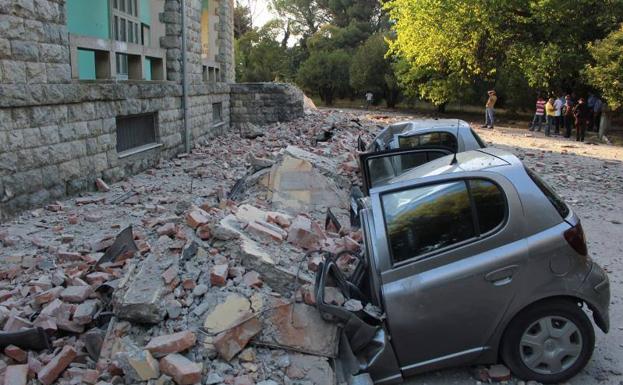 Daños causados por el sismo en Tirana.