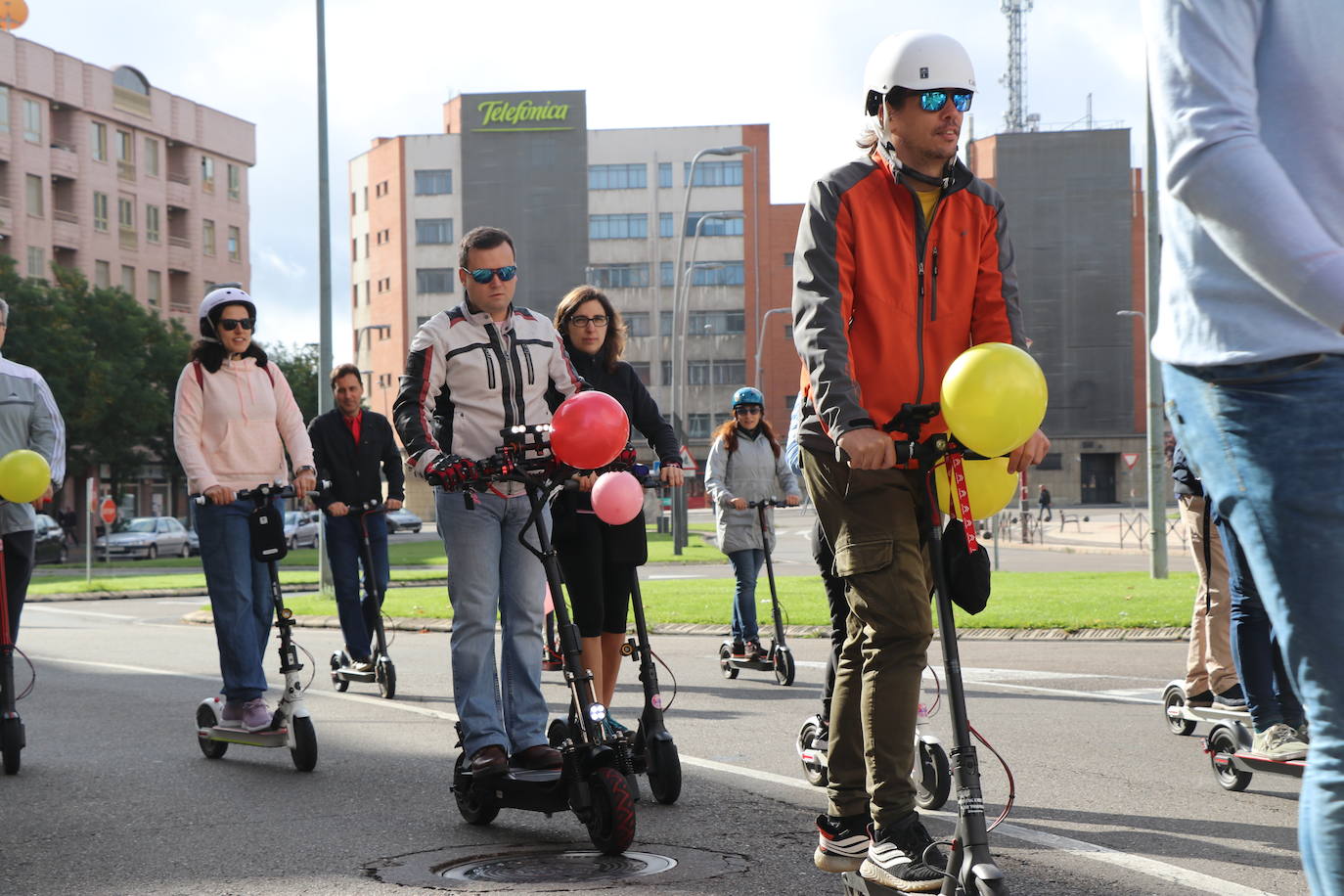 Fotos: Marcha reivindicativa de los patinetes eléctricos en León