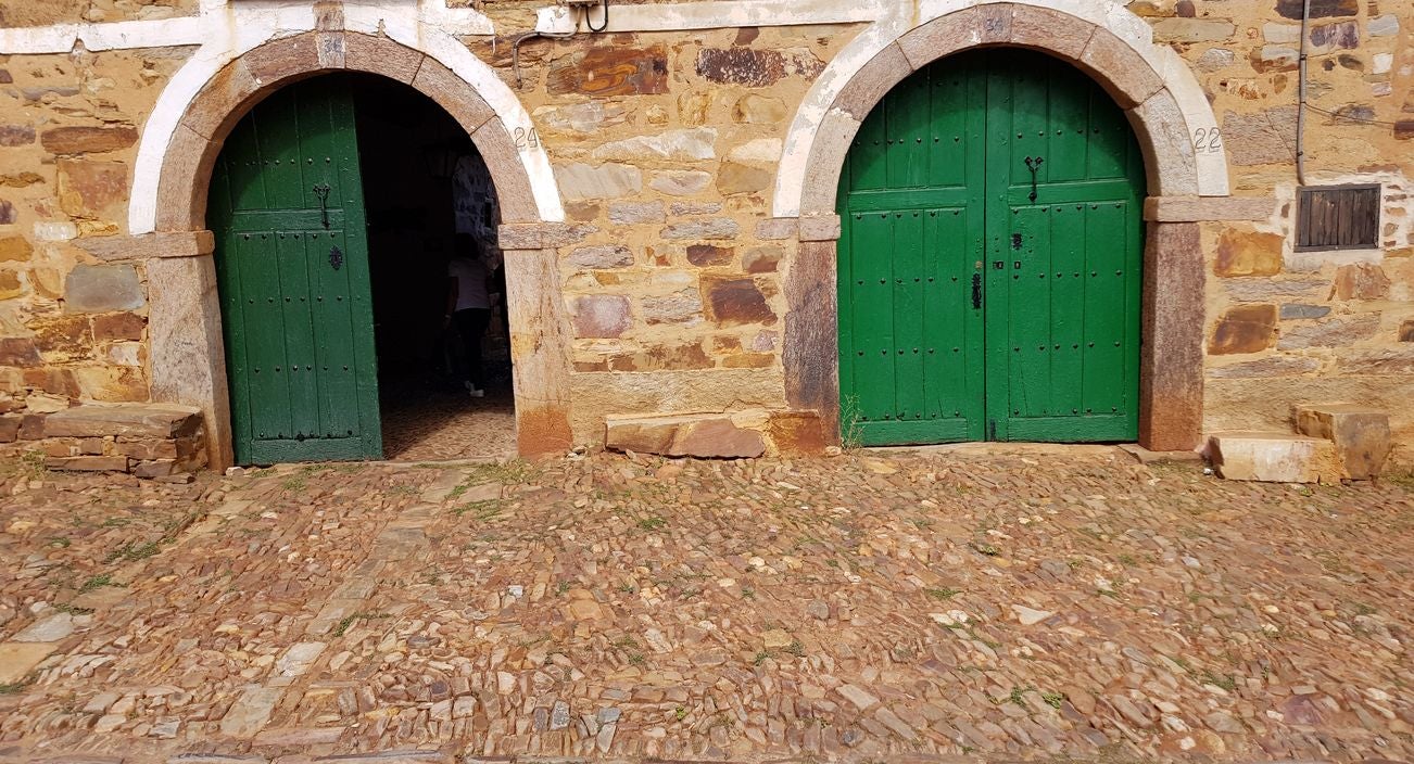 Imagen de una de las casas de piedra del pueblo de Castrillo de los Polvazares.