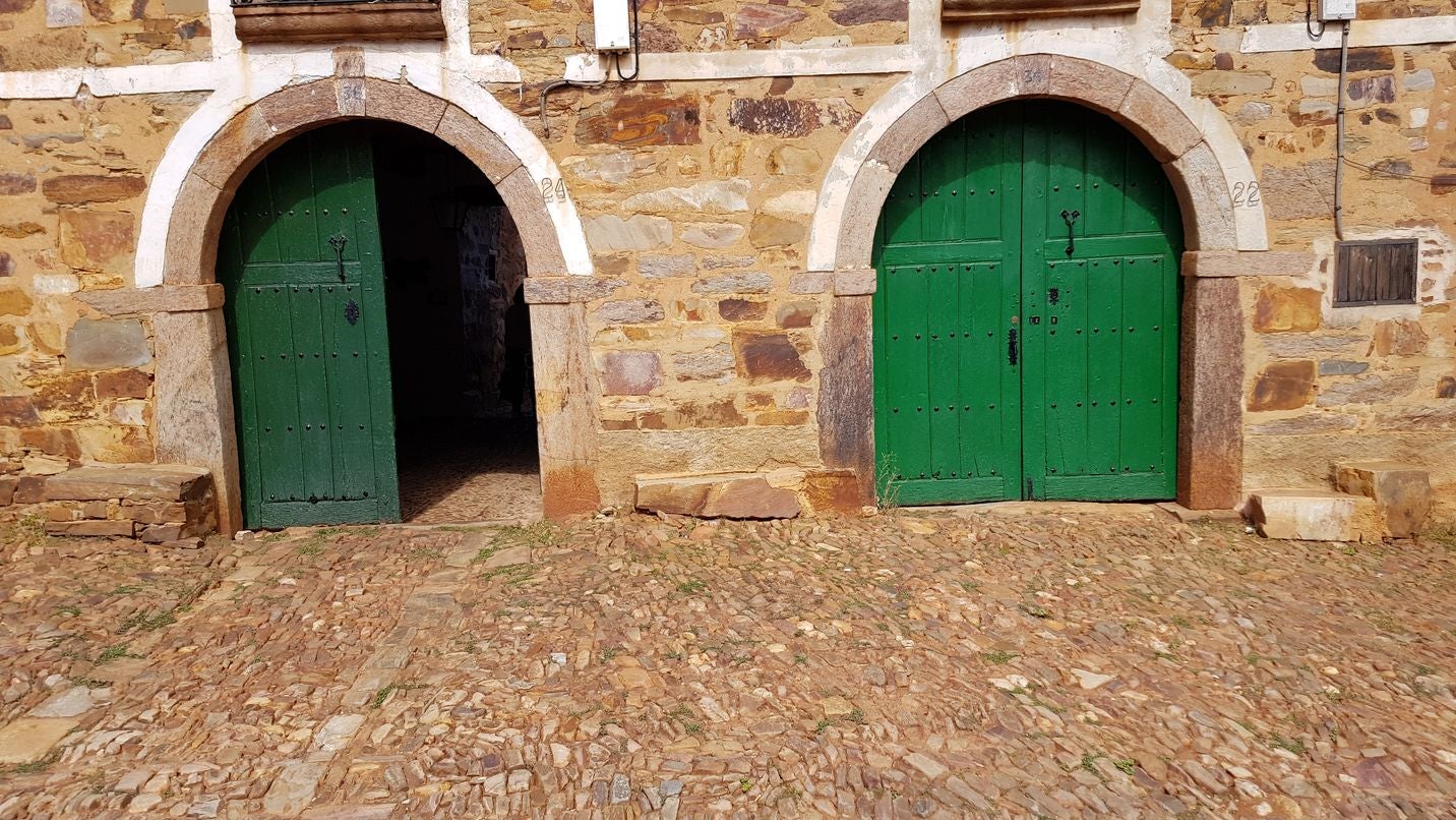 Imagen de una de las casas de piedra del pueblo de Castrillo de los Polvazares.