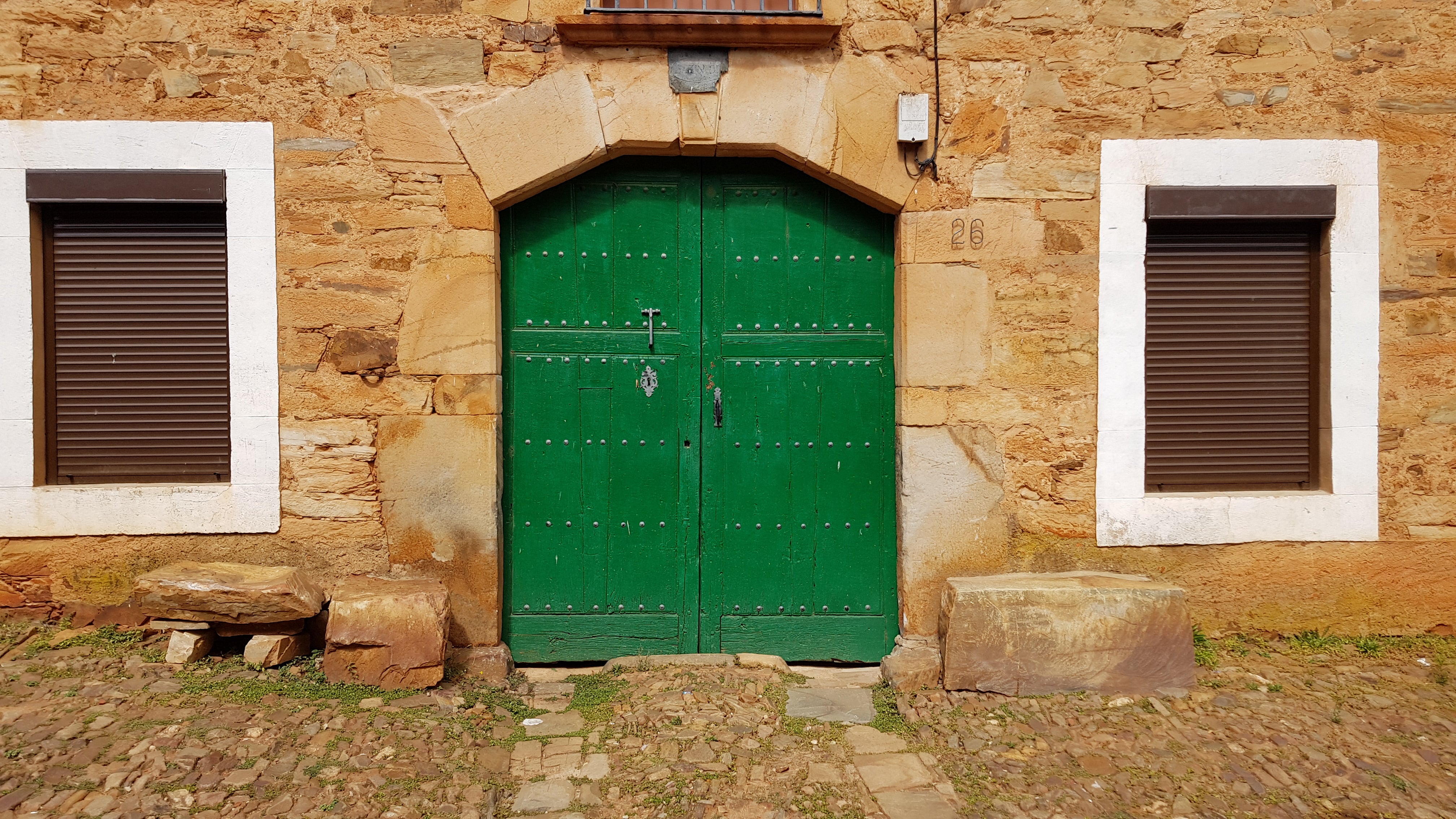 Imagen de una de las casas de piedra del pueblo de Castrillo de los Polvazares.