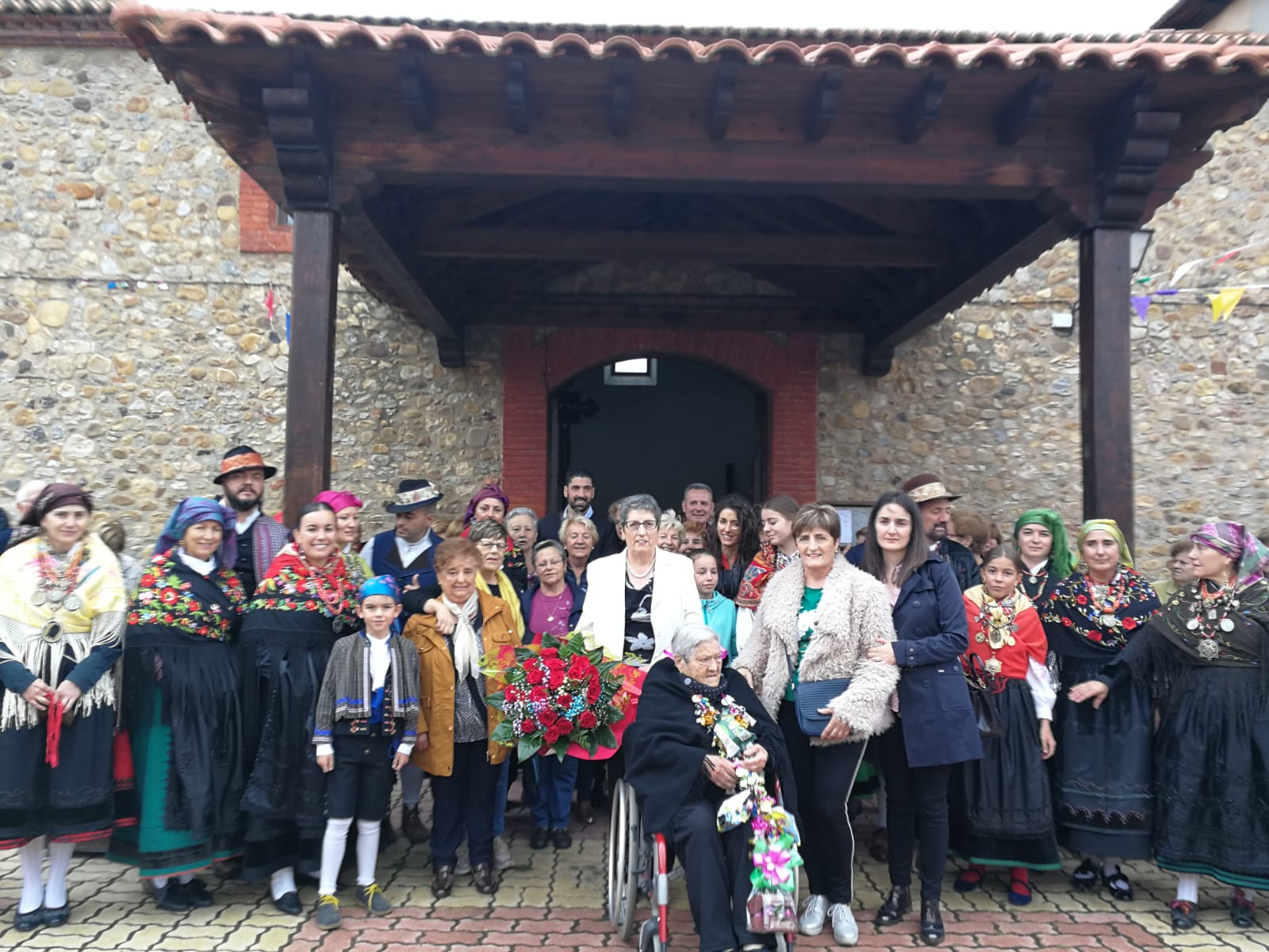 Fotos: Llamas de la Ribera celebra los 100 años la &#039;Tía Engracia&#039;