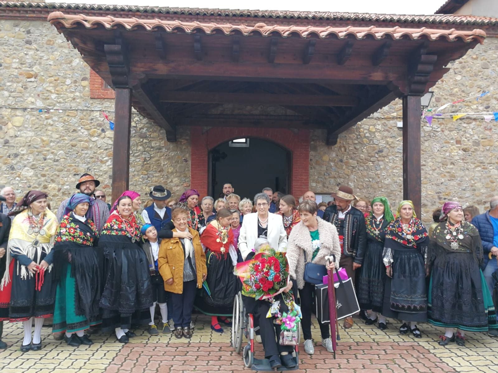 Fotos: Llamas de la Ribera celebra los 100 años la &#039;Tía Engracia&#039;