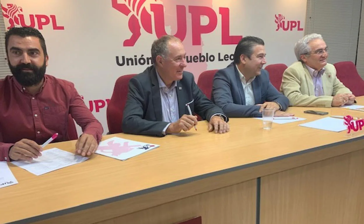 Imagen de la reunión mantenida por el consejo general de la UPL.