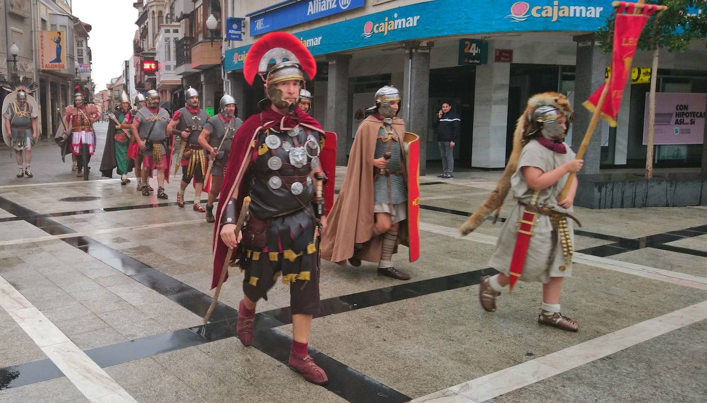 Fotos: La Bañeza celebra el Día de la Ruta Vía de la Plata congregando a miles de asistentes