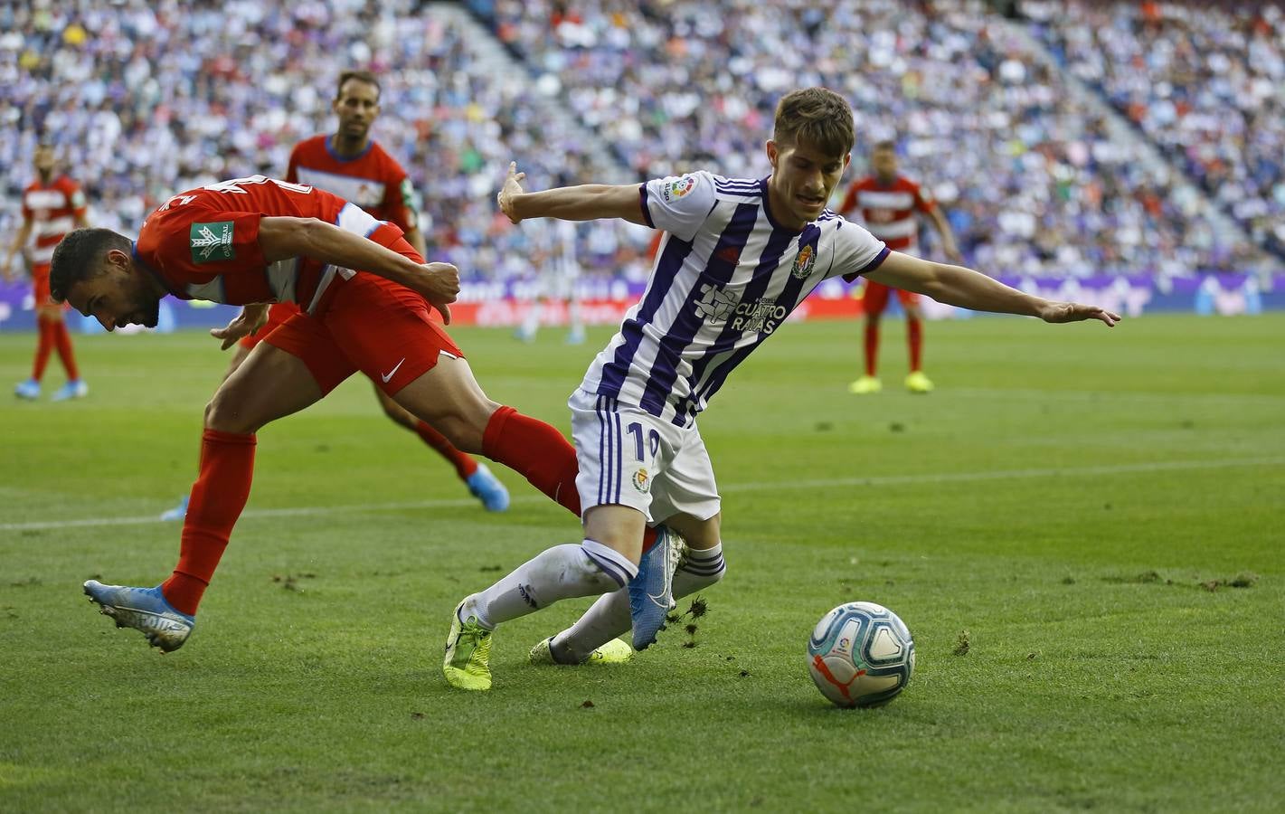 El Real Valladolid empata en Zorrilla ante el Granada (1-1). Óscar Plano adelantó al Real Valladolid después de una gran jugada llevada por Nacho, Guardiola y Toni Villa y empató Carlos Fernández.