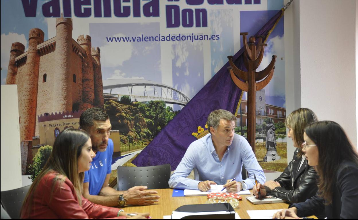 El PSOE de León lleva a las Cortes el conflicto educativo de Valencia de Don Juan