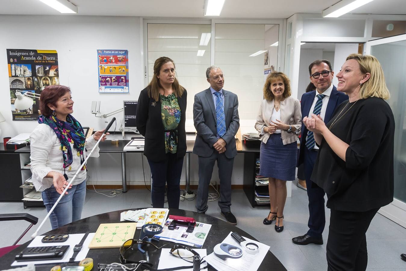 La consejera de Familia e Igualdad de Oportunidades, María Isabel Blanco, visita la sede de la ONCE en Valladolid.