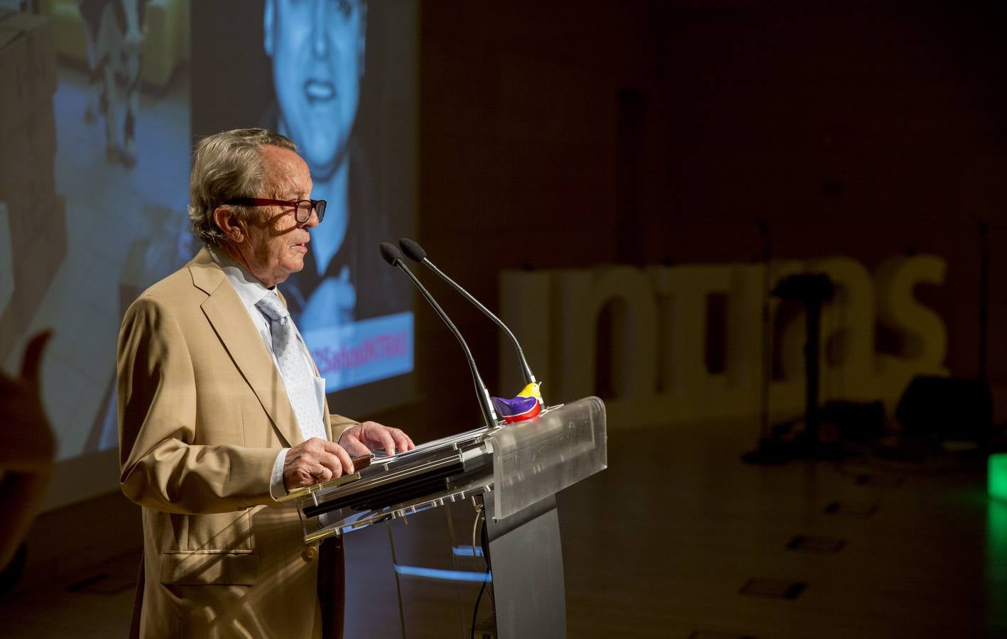 El presidente de la Fundación, Justino Gómez, señaló en el acto que tuvo lugar en las Cortes,que el reto se centra en seguir atendiento a personas con malestar psíquico con la ambición de subir el actual 15% de inserción laboral en la Comunidad