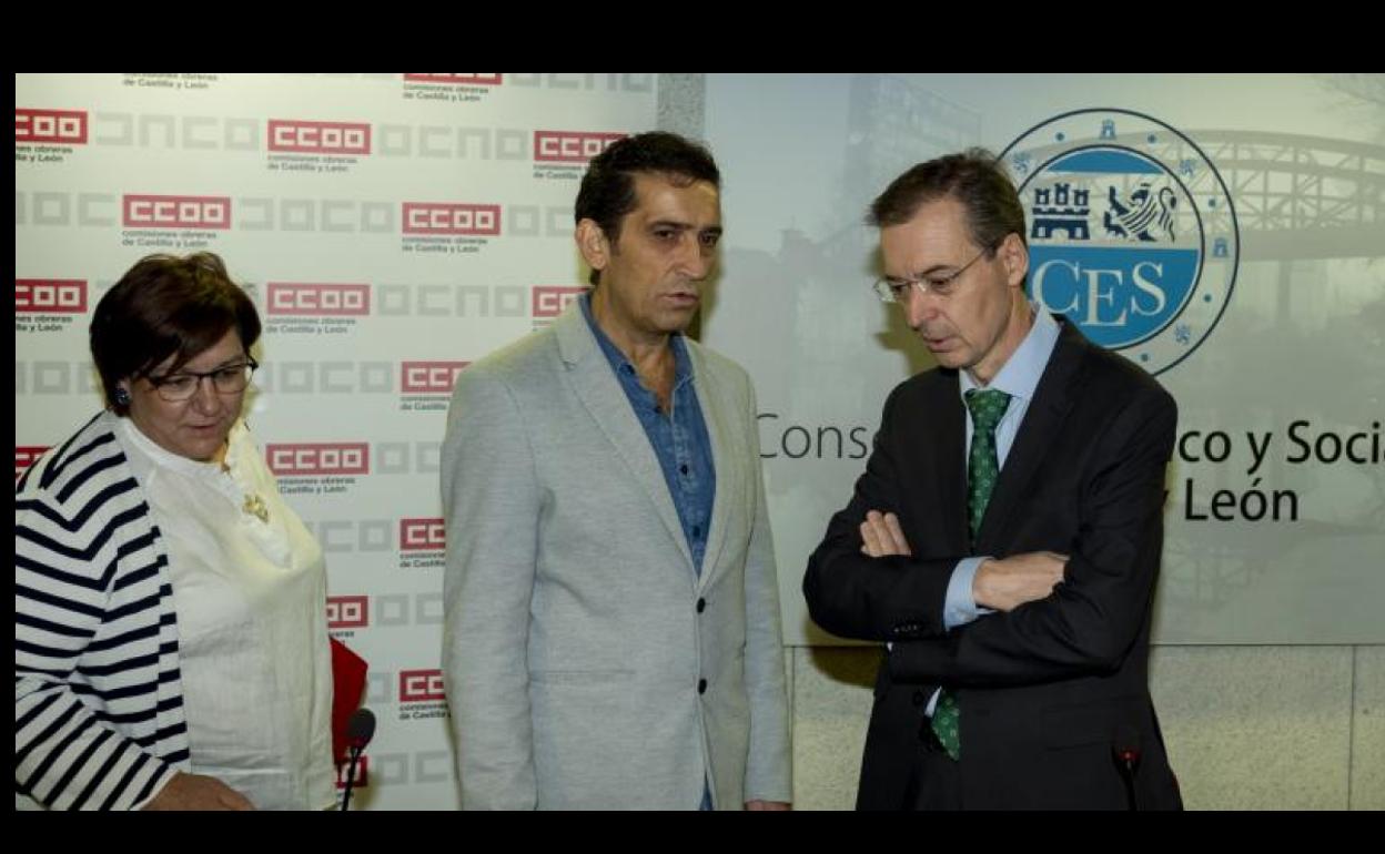 Germán Barrios, junto al secretario regional de CC OO Vicente Andrés y la secretario confederal de Acción Sindical, Mari Cruz Vicente, en la inauguración de la jornada 'La digitalización en el Diálogo Social'.