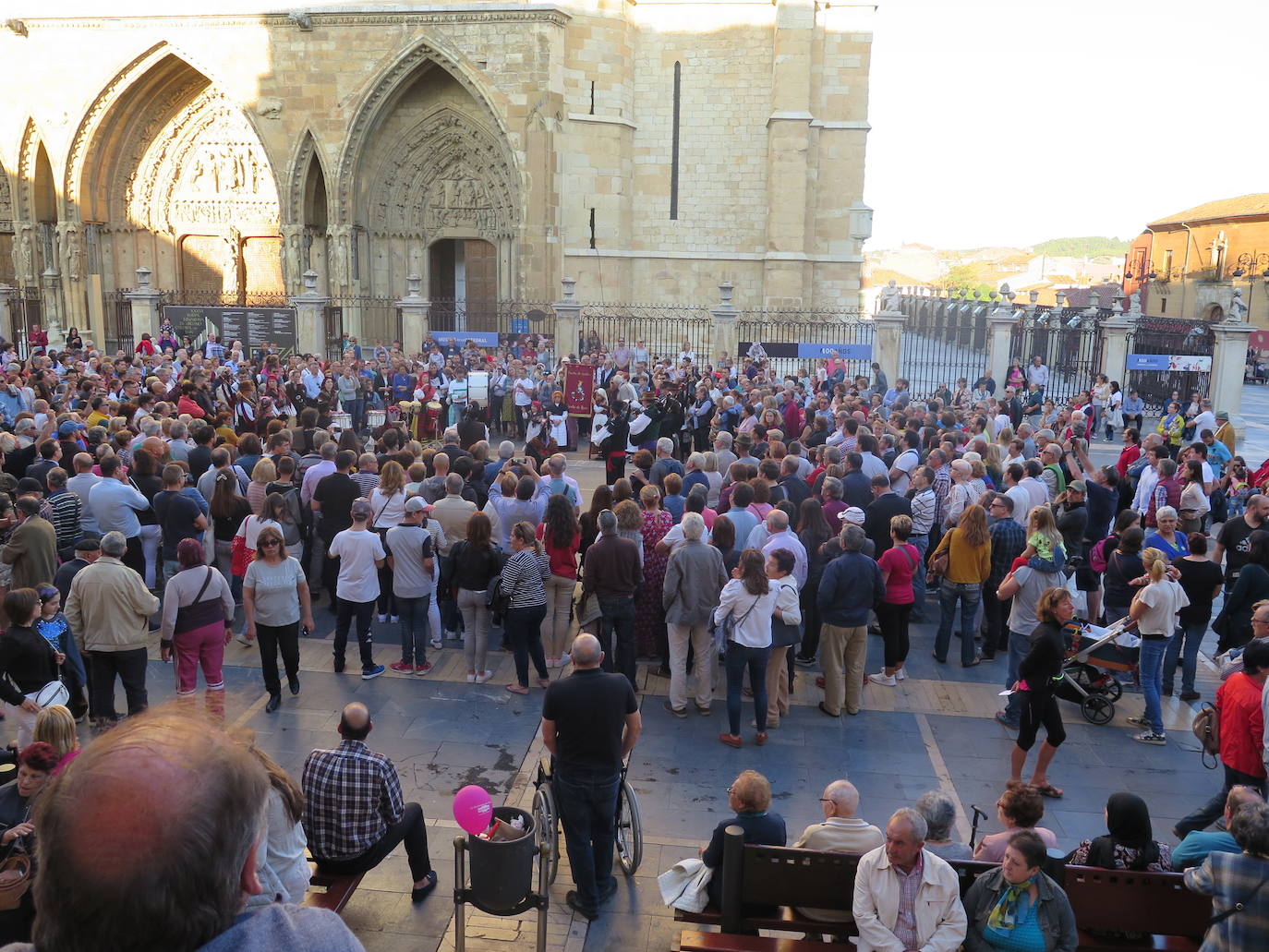 Fotos: Xuntanza de Gaitas a la sombra de la Catedral