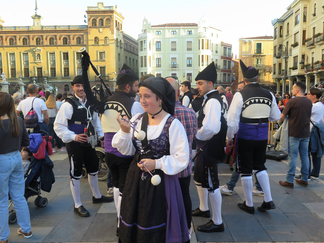 Fotos: Xuntanza de Gaitas a la sombra de la Catedral