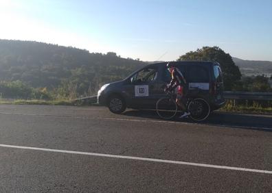 Imagen secundaria 1 - Un paciente gallego ostomizado recorre 850 kilómetros en bici para reclamar baños adaptados para el colectivo