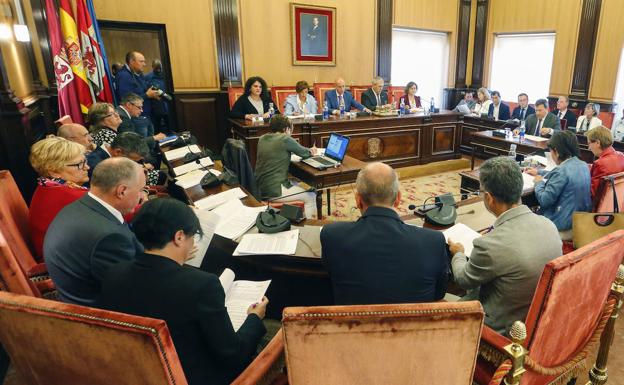 Pleno ordinario del Ayuntamiento de León. 