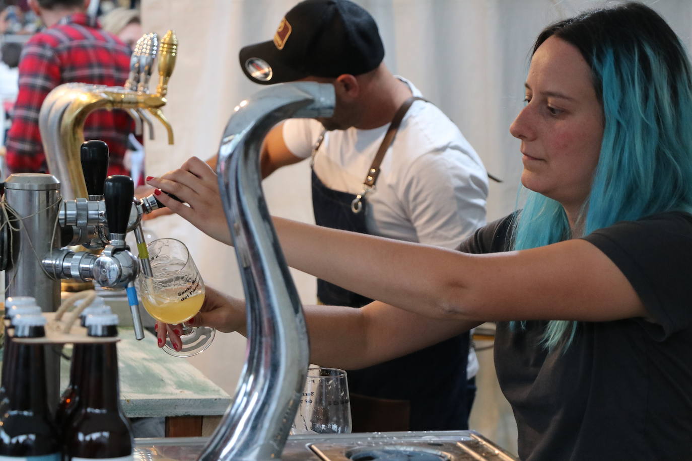 La cerveza artesanal leonesa se instala en las fiestas de San Froilán gracias al Leon Beer Fest el que la plaza de San Marcelo reune a puestos para disfrutar del oro leonés,